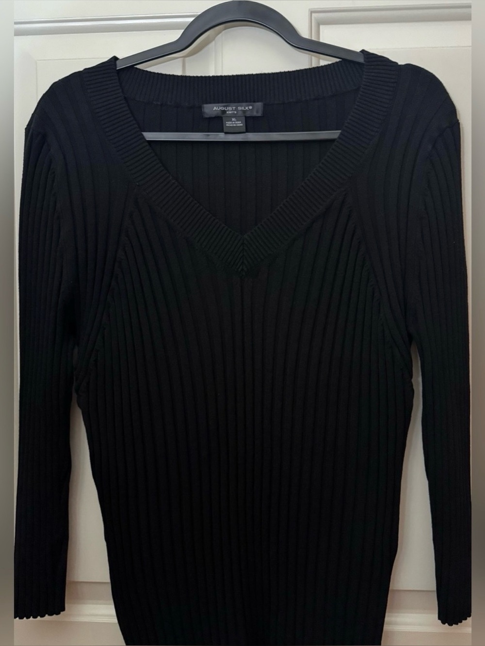 august silk Sweater 54% Silk Black Ribbed V-Neck Sweater Size - XL - Picture 3 of 14